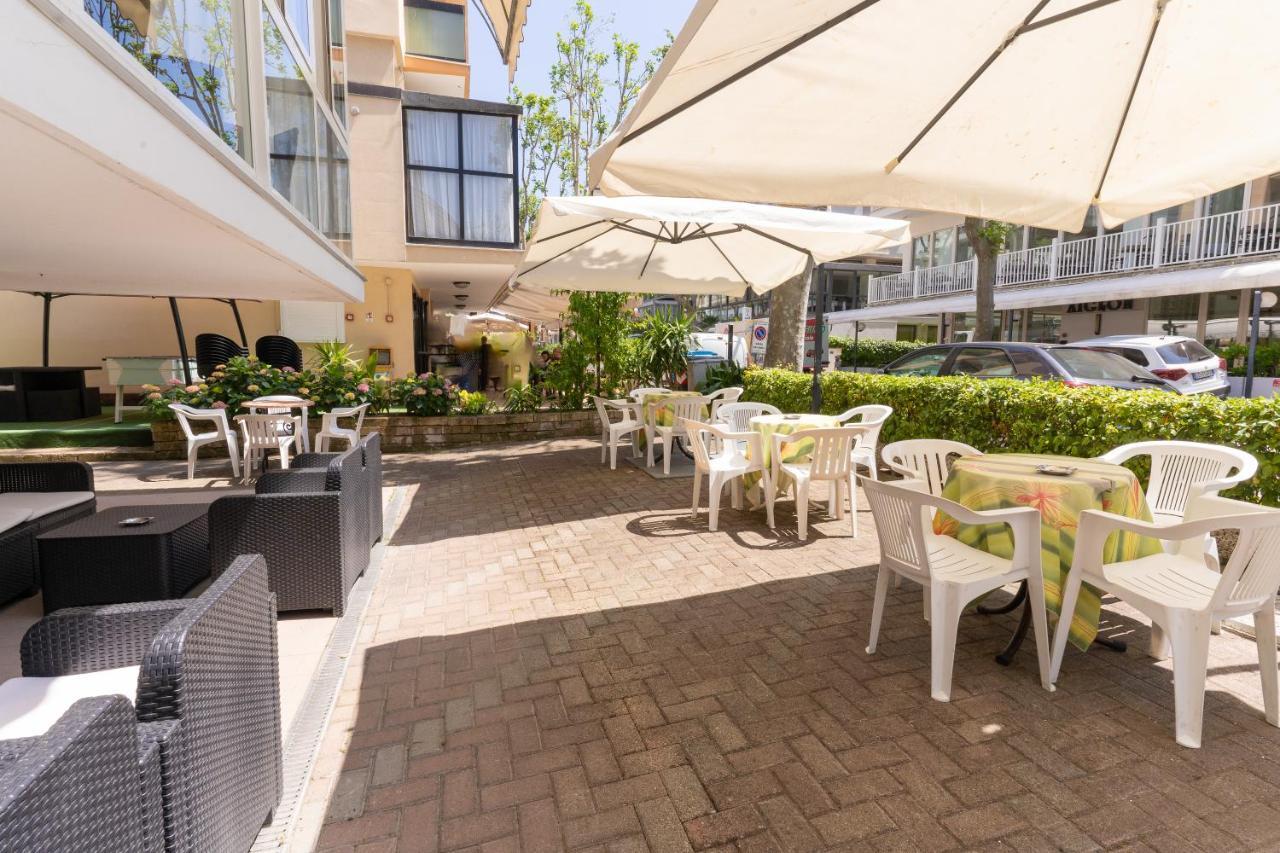 Hotel Villa Isola Rimini Ngoại thất bức ảnh