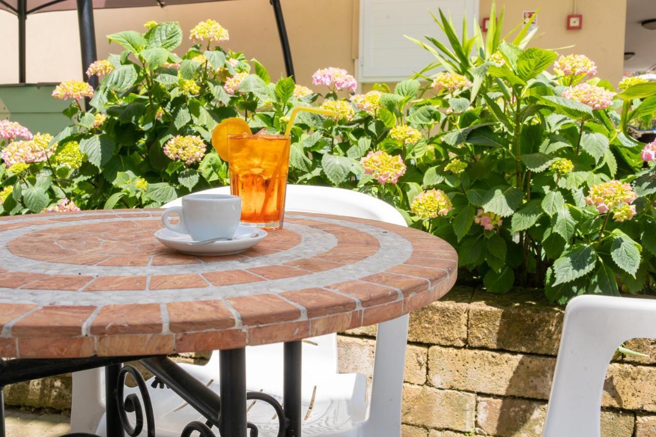 Hotel Villa Isola Rimini Ngoại thất bức ảnh