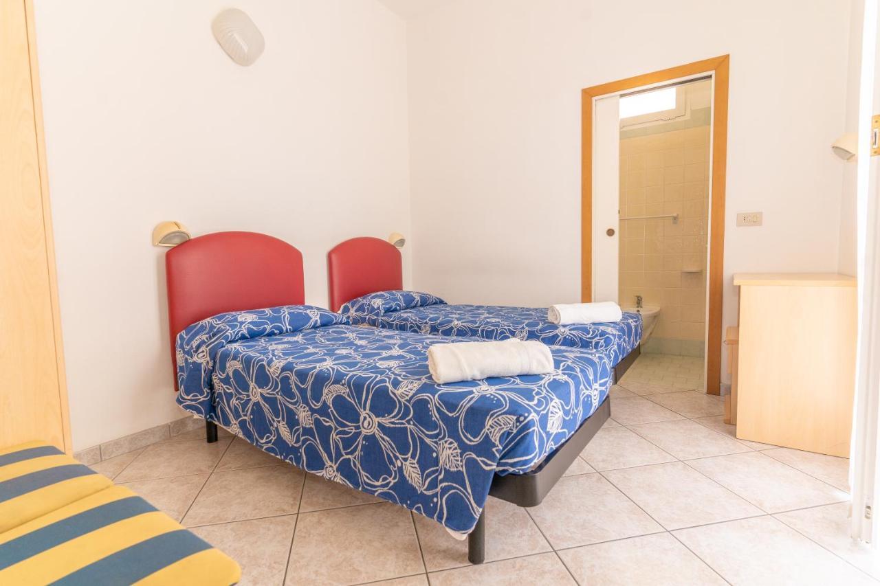 Hotel Villa Isola Rimini Ngoại thất bức ảnh